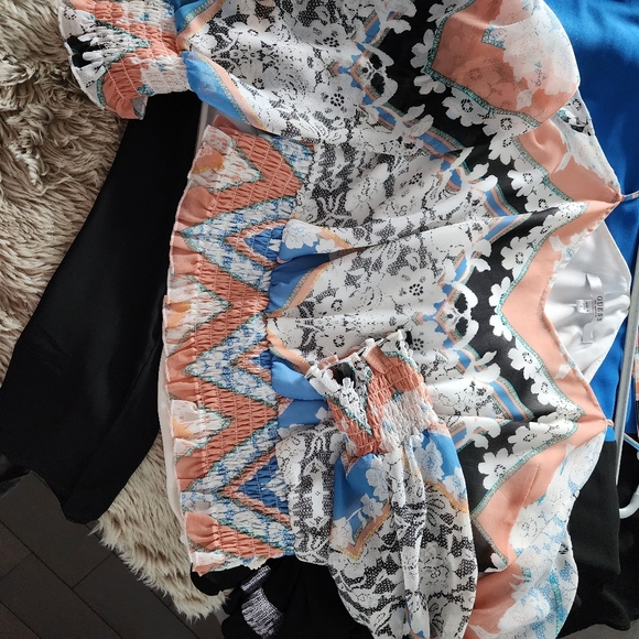 Tops - Picture 10 of 13